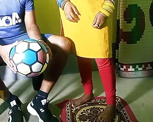 Soccer coach k bengali wifey ki sath foot-baller Ka floor pe chudai